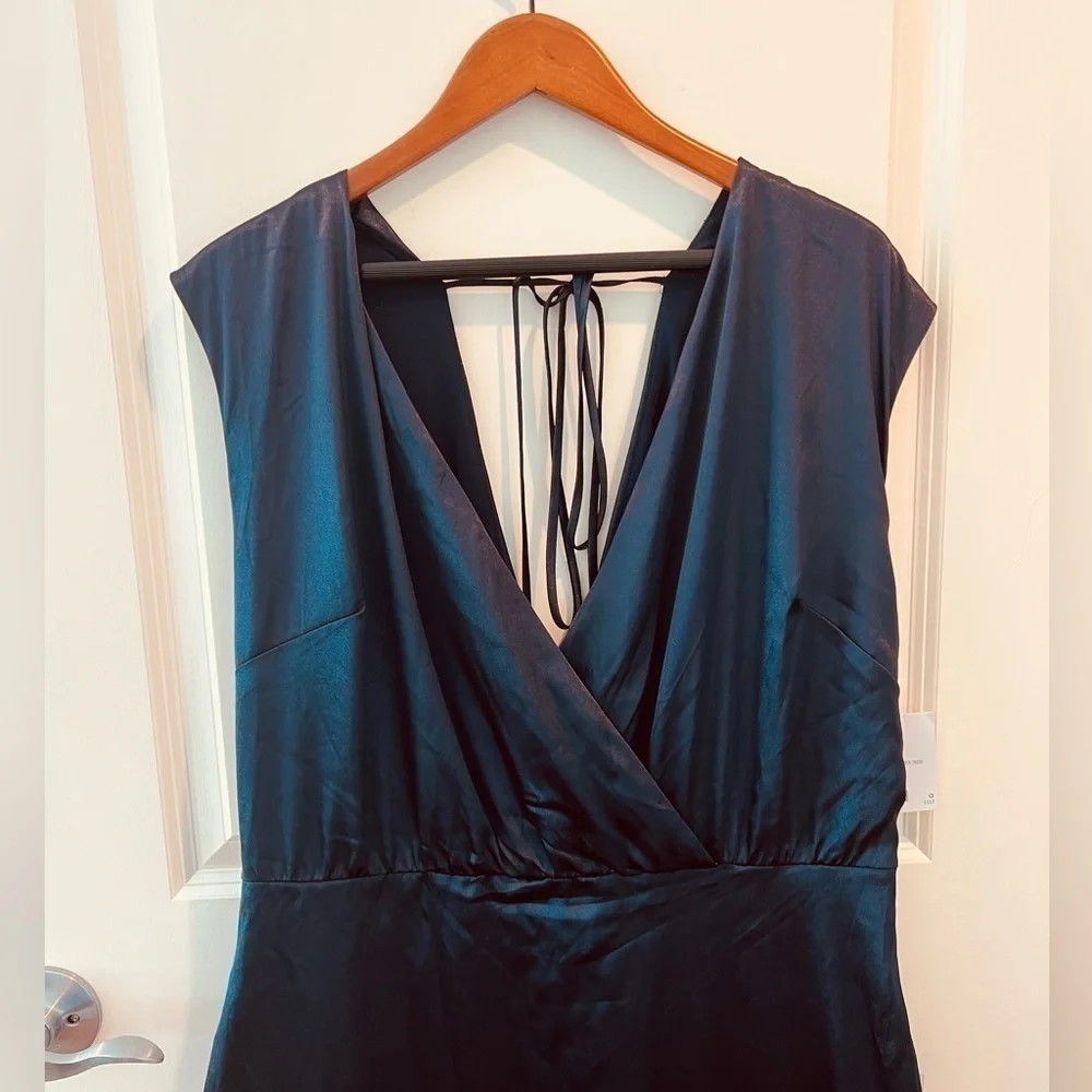 Dessy Collection V Neck Stretch Satin Charmeuse Gown In Midnight Blue